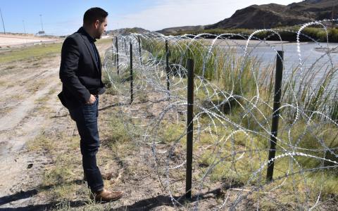 Vasquez Tours Concertina Wire Between NM and TX