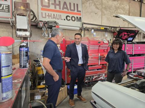 Rep. Vasquez Visits Small Businesses